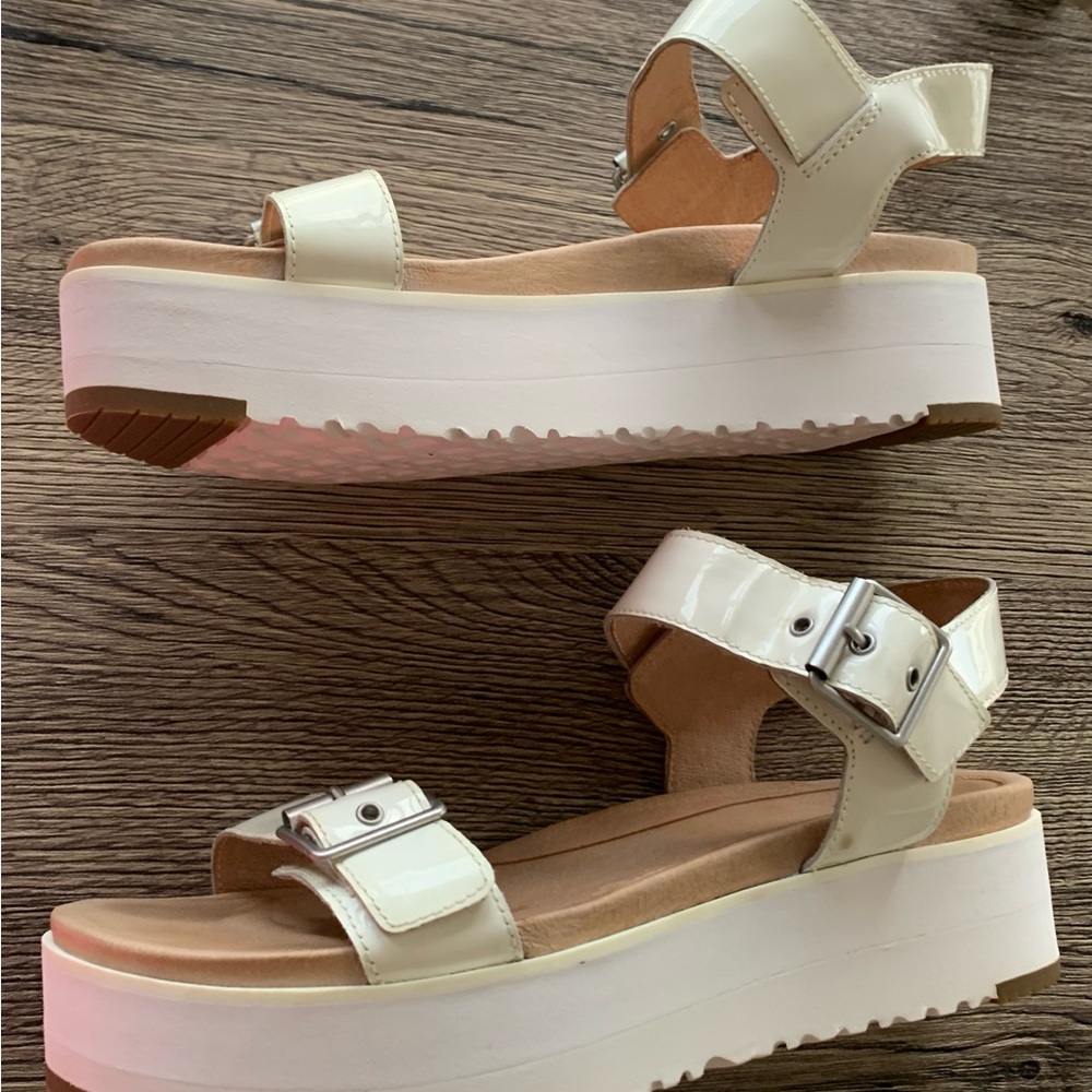 🔥 Ugg treadlite cream platform wedge sandals women’s size 7.5 mint condition - Picture 6 of 12